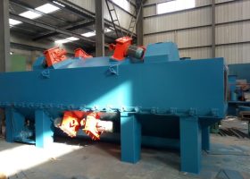 山西拋丸機(jī)：剛裝車完畢，將一臺(tái)鋼結(jié)構(gòu)通過式拋丸機(jī)發(fā)往山西