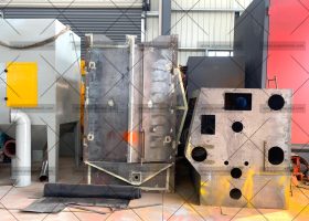 376吊鉤式拋丸機生產(chǎn)廠家拋丸機主機制作中，準備噴漆